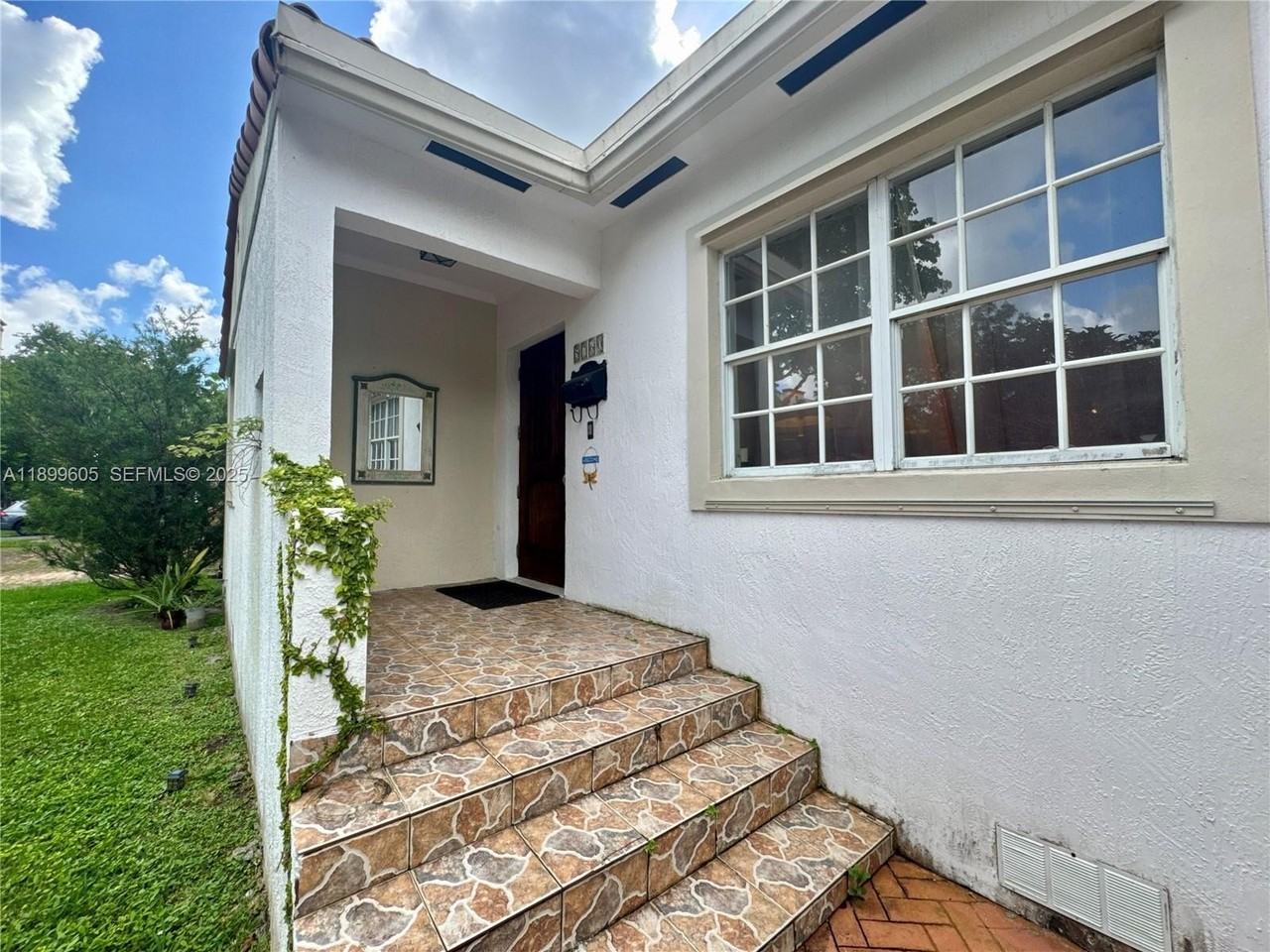 5760 Sw 10th St - Photo 5 of 28