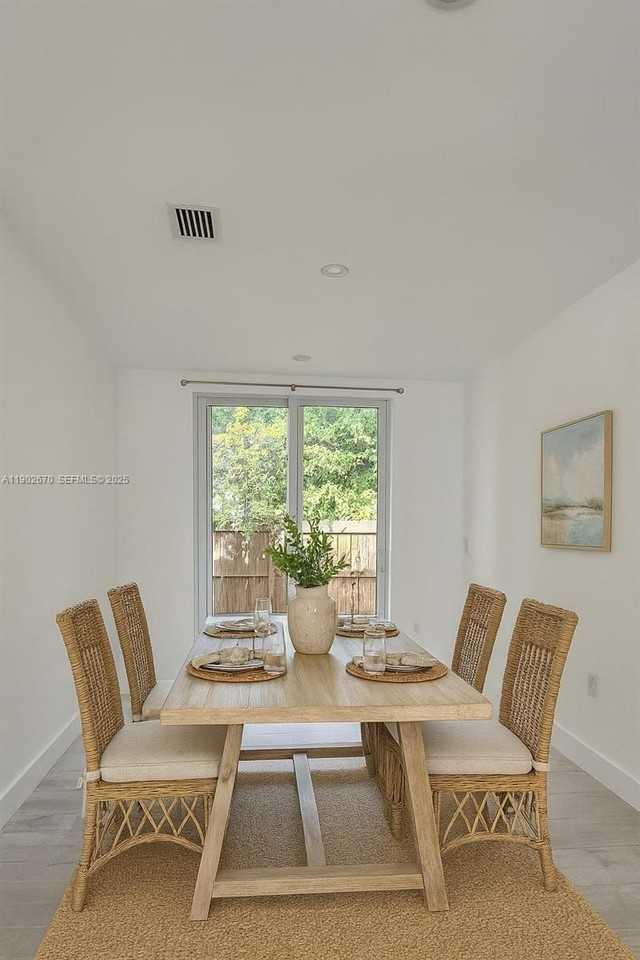 3823 Thomas Avenue - Photo 4 of 36