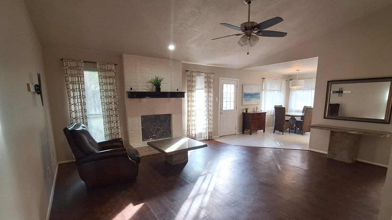 Nicole Ln - Photo 4 of 10