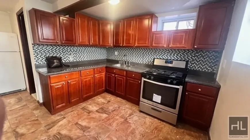 720 East 39th Street - Photo 2 of 10