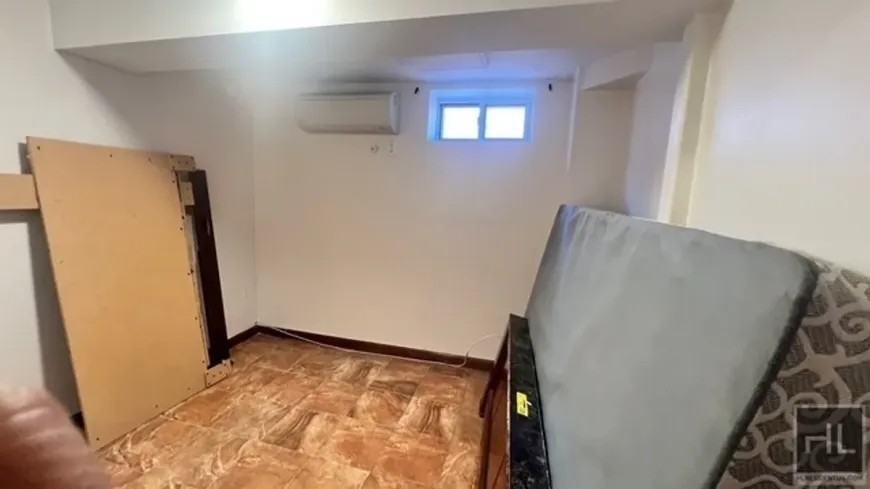 720 East 39th Street - Photo 5 of 10