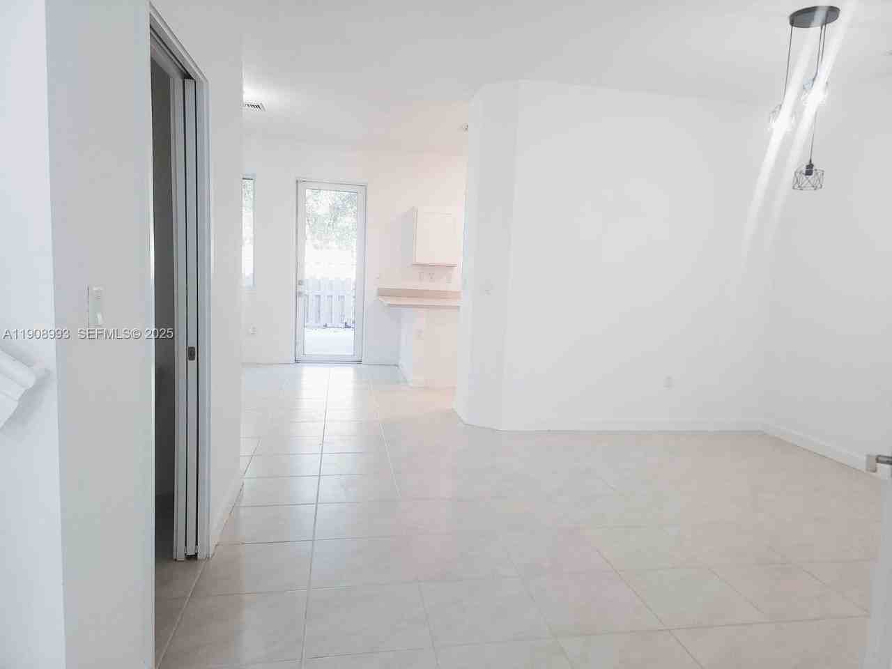 1363 Nw 208th Ter - Photo 5 of 44