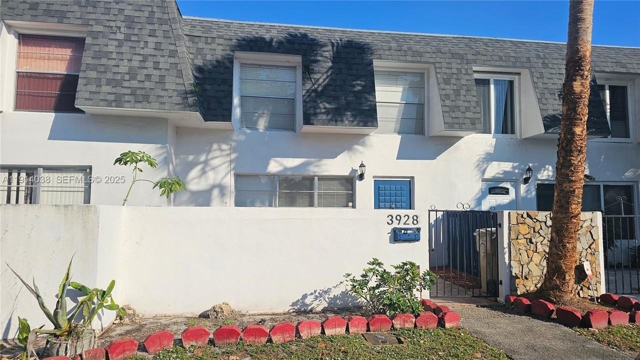 3928 Sw 67th Way #97 - Photo 2 of 9