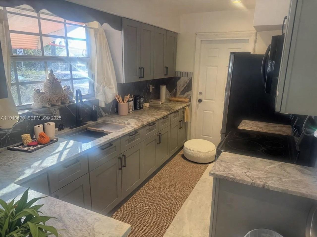 7601 Nw 13th St - Photo 4 of 10