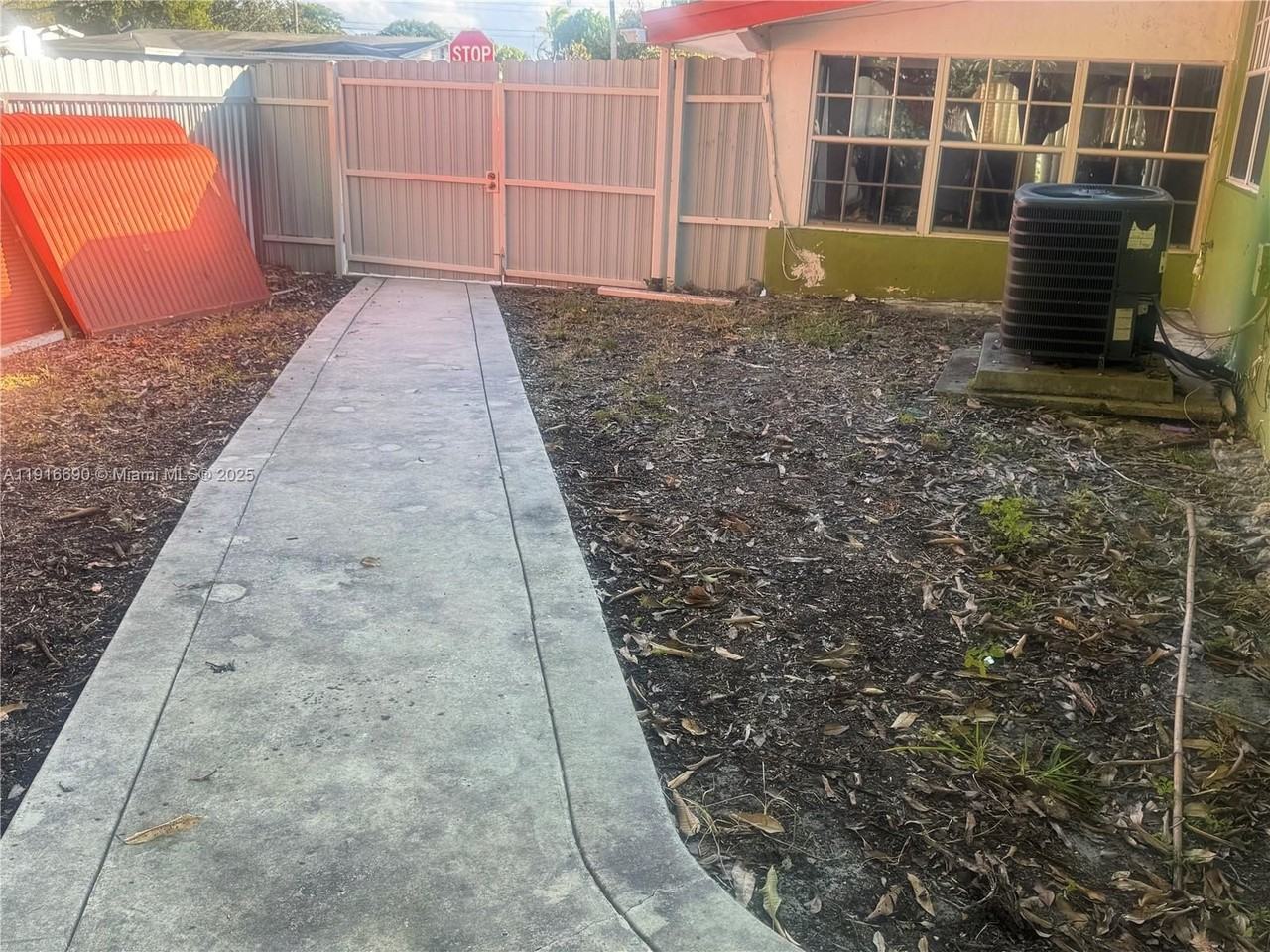 7601 Nw 13th St - Photo 7 of 10