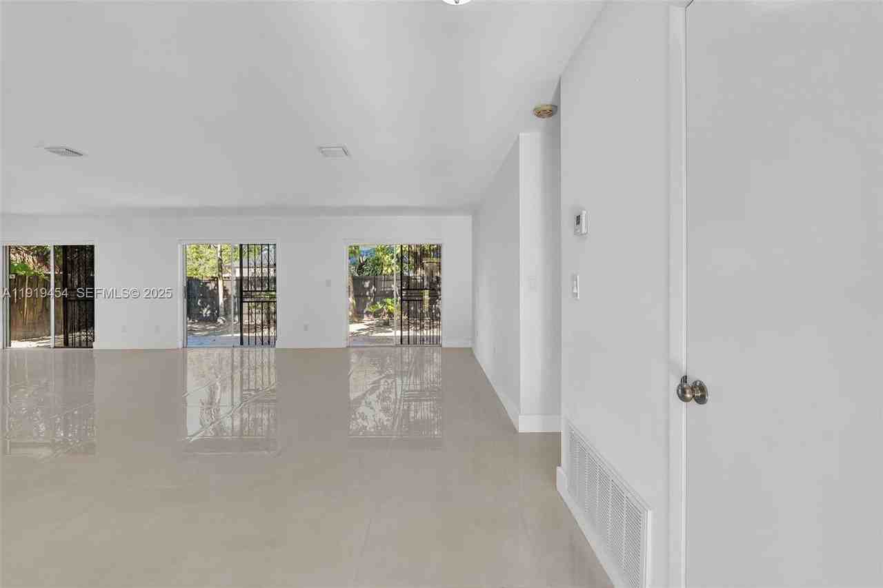 13011 Sw 80th St - Photo 3 of 46