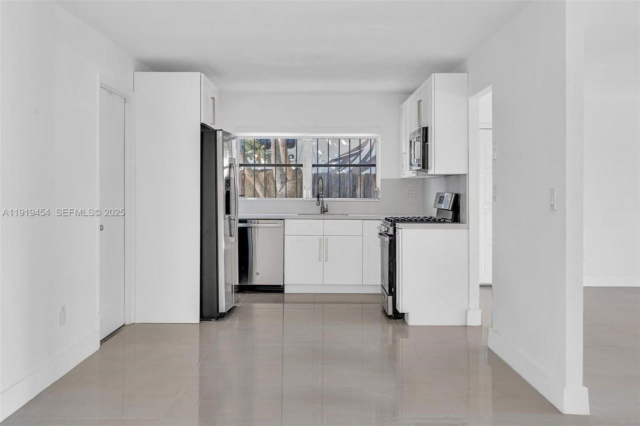 13011 Sw 80th St - Photo 5 of 46