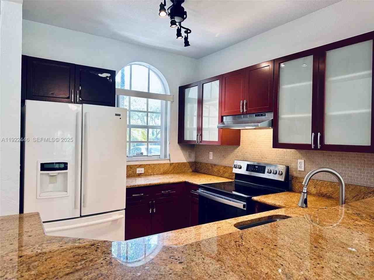 12708 Southwest 50th Street - Photo 3 of 21