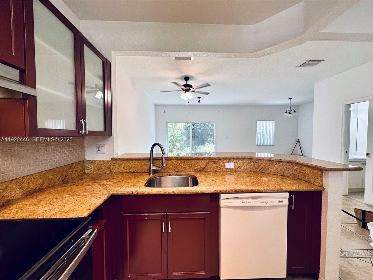 12708 Southwest 50th Street - Photo 5 of 21