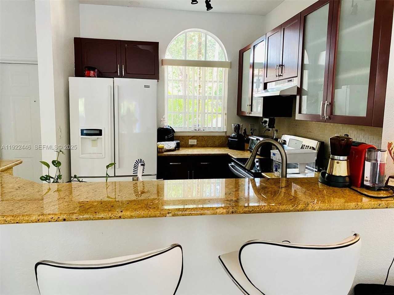 12708 Southwest 50th Street - Photo 6 of 21