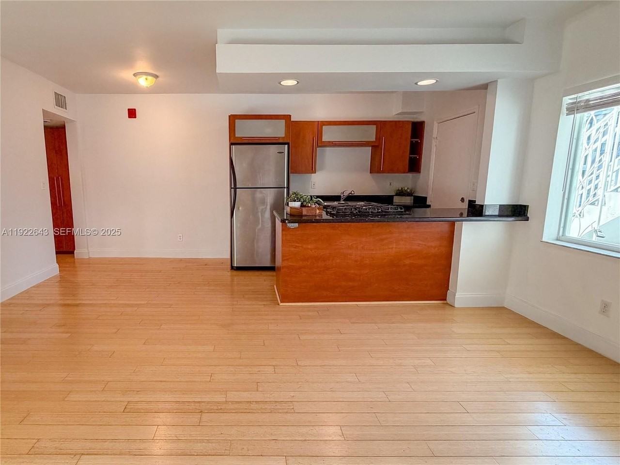 10101 W Bay Harbor Dr #5 - Photo 6 of 36