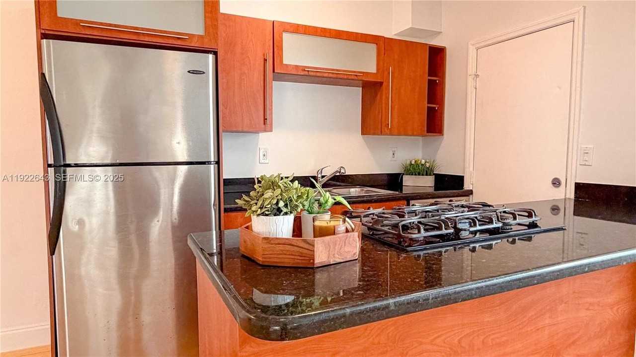 10101 W Bay Harbor Dr #5 - Photo 7 of 36