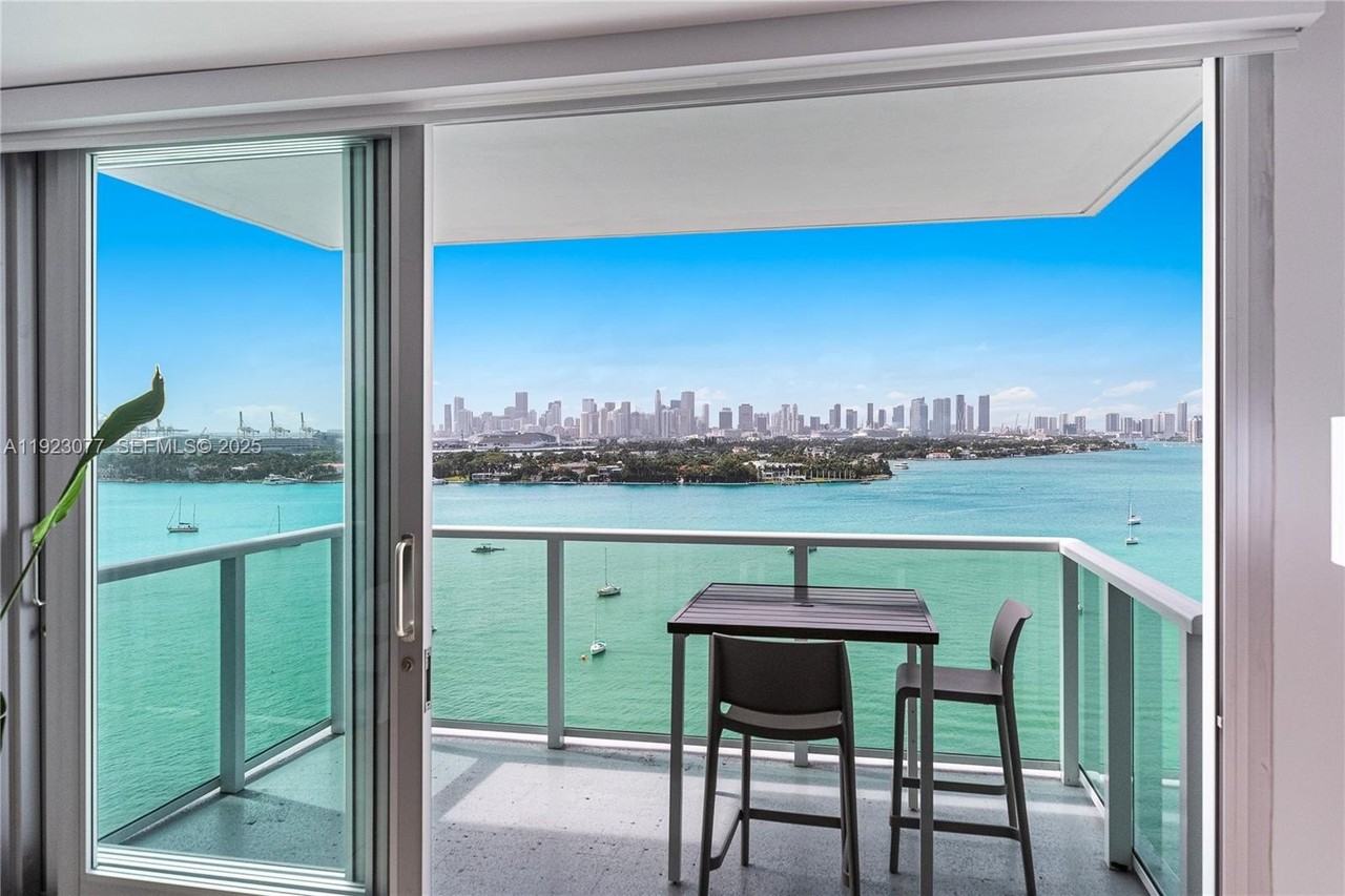 1000 West Avenue #1516