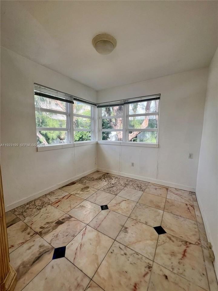 9350 E Bay Harbor Dr #6 - Photo 6 of 18