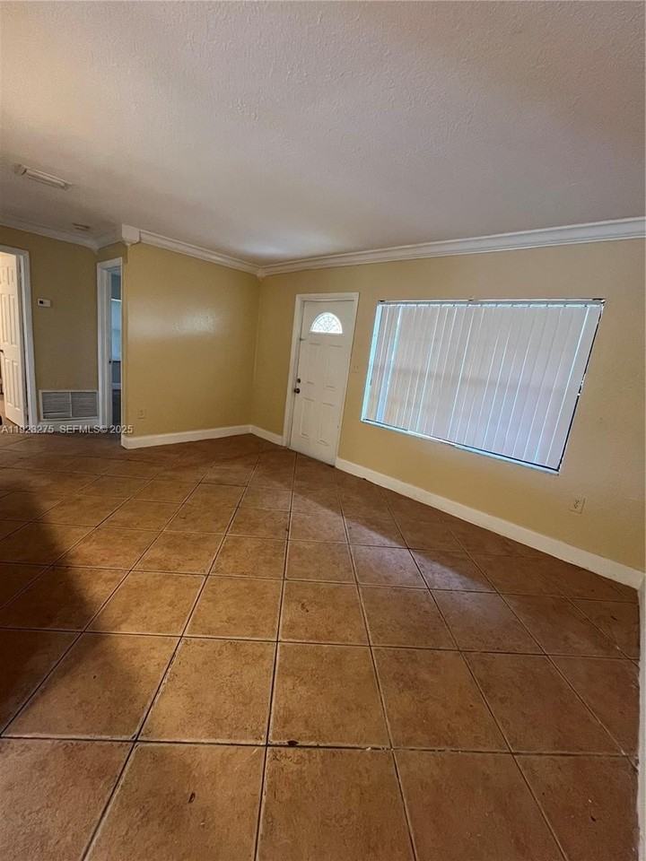 1201 Nw 117th St - Photo 3 of 20