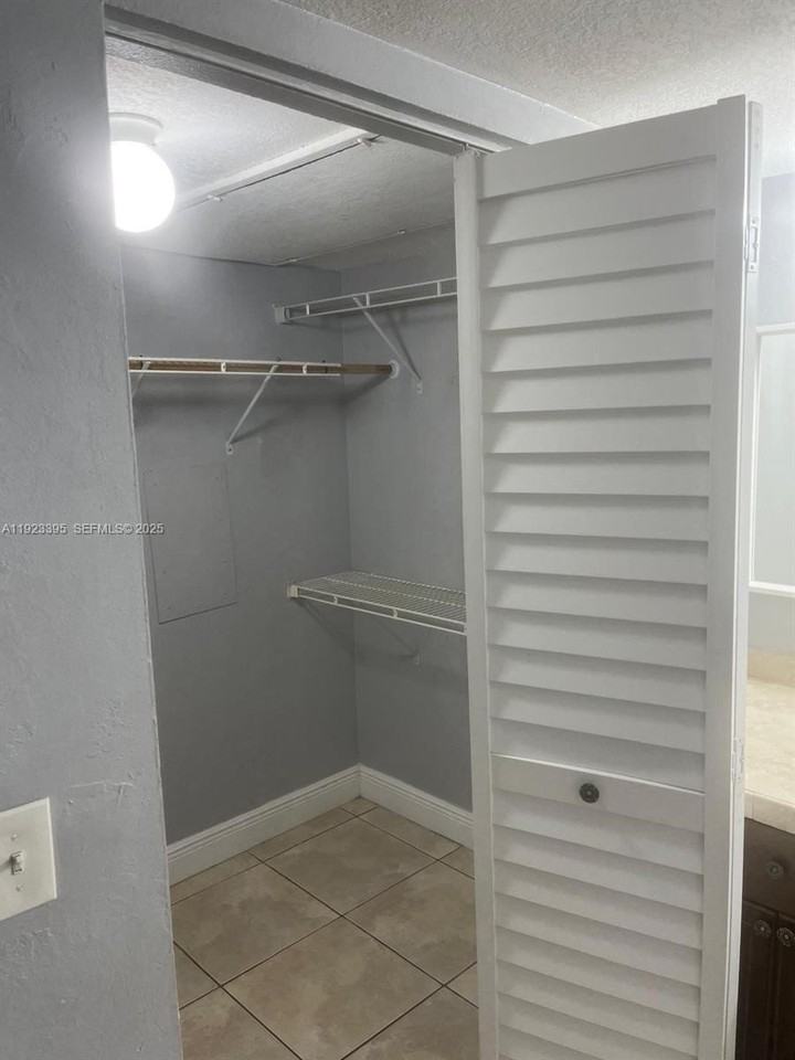 20320 Ne 3rd Ct #7 - Photo 4 of 10