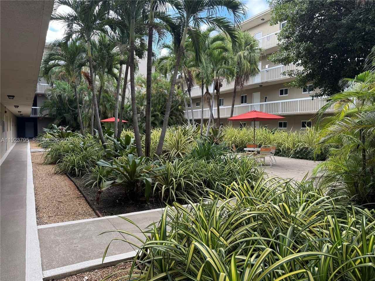 7720 Camino Real #E407 - Photo 4 of 23