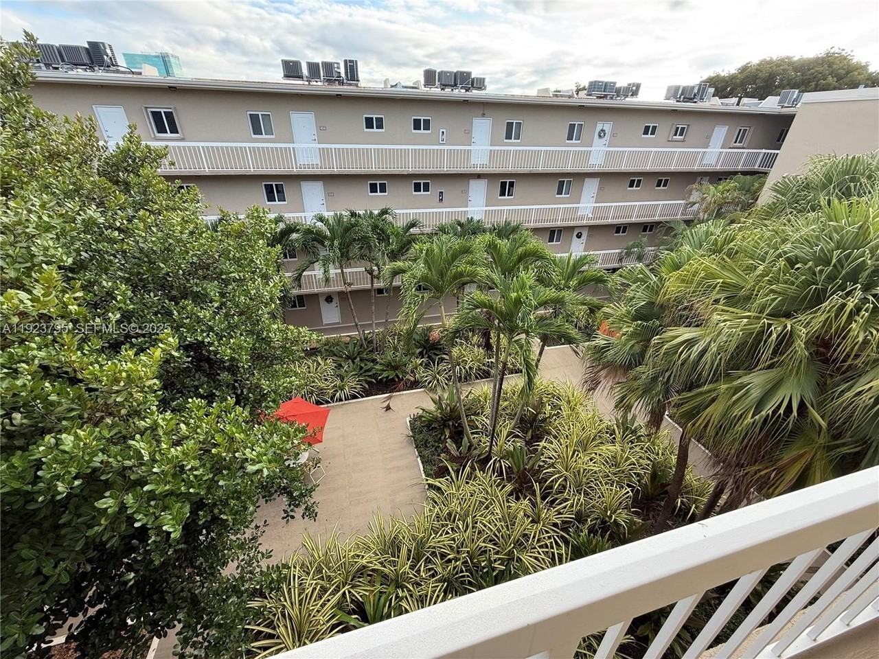 7720 Camino Real #E407 - Photo 5 of 23