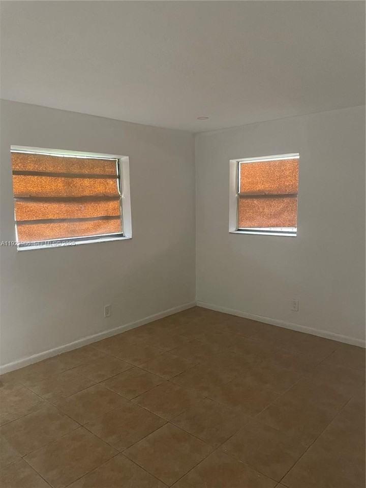 2481 Nw 13th Ct #1-2 - Photo 4 of 9