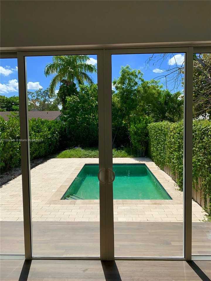 2852 Sw 32nd Ct #TH - Photo 4 of 8