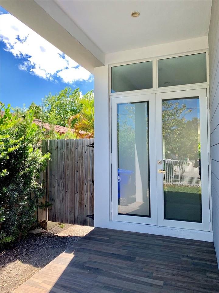 2852 Sw 32nd Ct #TH - Photo 5 of 8