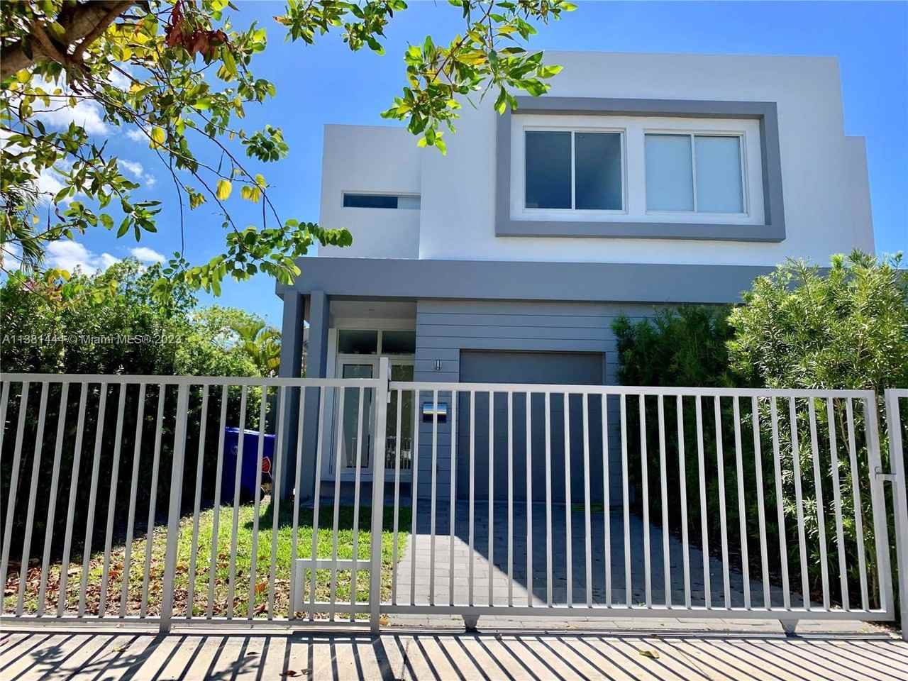 2852 Sw 32nd Ct #TH - Photo 7 of 8