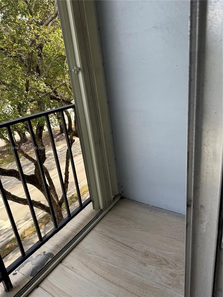 100 Fontainebleau Blvd #403 - Photo 4 of 12