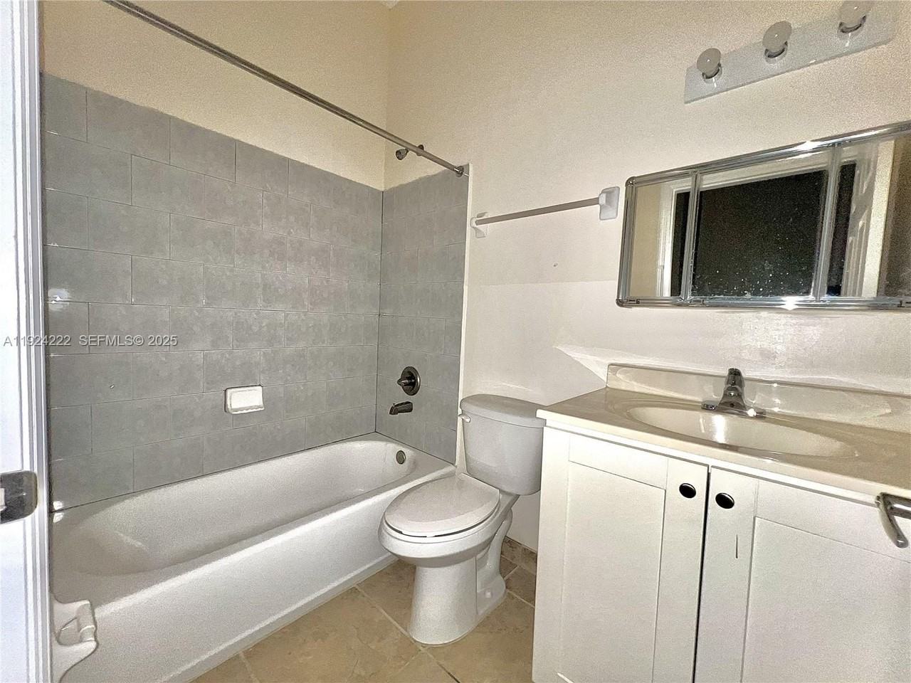 1253 Sw 2nd St #209 - Photo 3 of 11