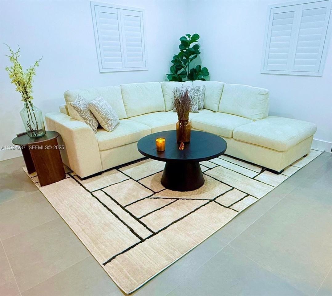 4701 Northeast 3rd Avenue #0 - Photo 3 of 34