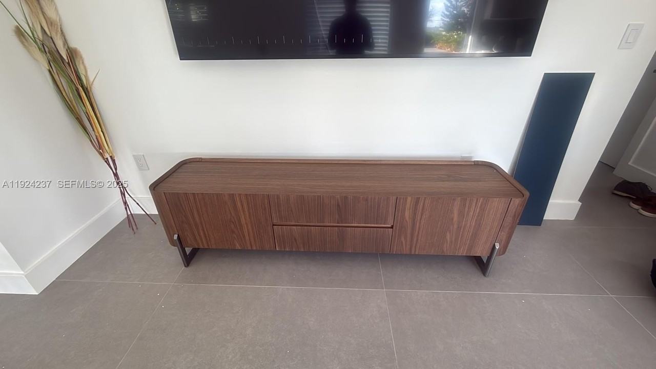 4701 Northeast 3rd Avenue #0 - Photo 4 of 34