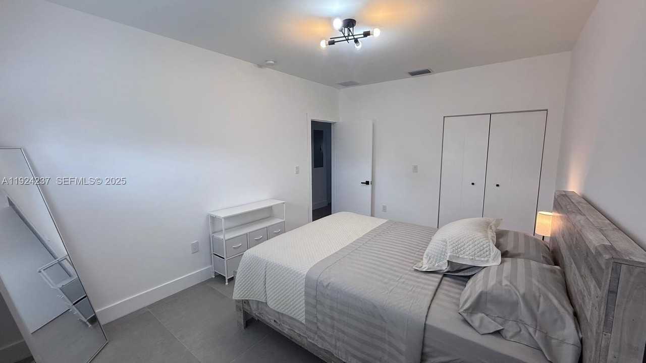 4701 Northeast 3rd Avenue #0 - Photo 7 of 34