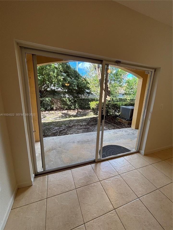 6533 Catalina Ln #6533 - Photo 4 of 27