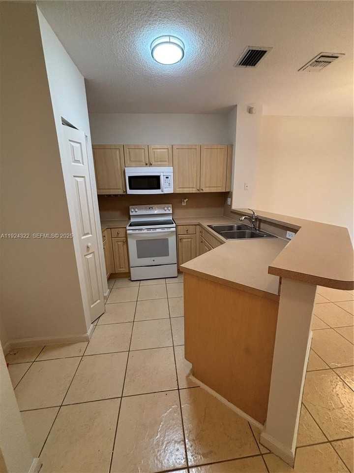 6533 Catalina Ln #6533 - Photo 6 of 27