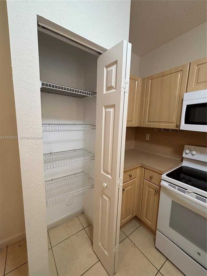 6533 Catalina Ln #6533 - Photo 7 of 27