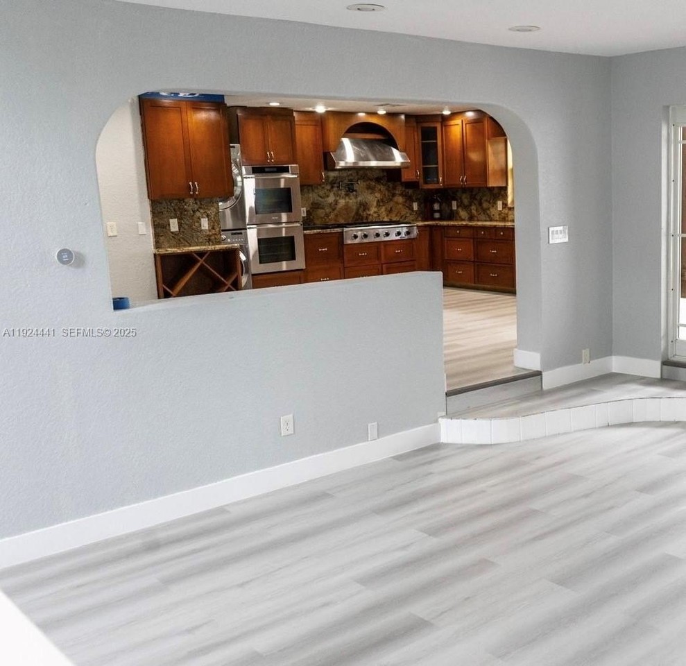 901 Sw 121st Ave - Photo 5 of 10