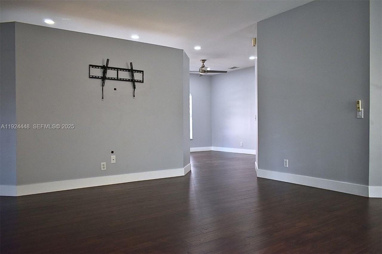 6254 Northwest 38th Drive - Photo 3 of 33