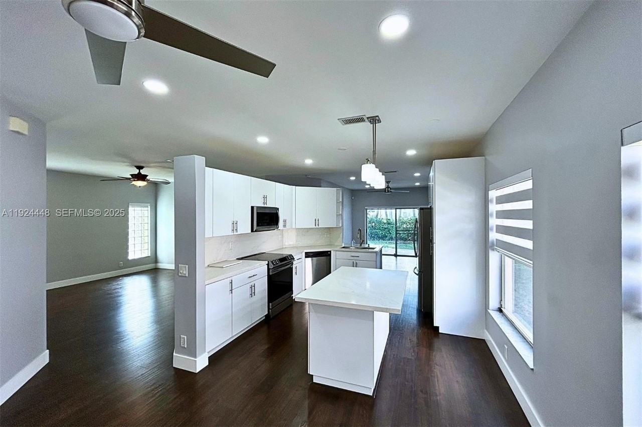 6254 Northwest 38th Drive - Photo 6 of 33