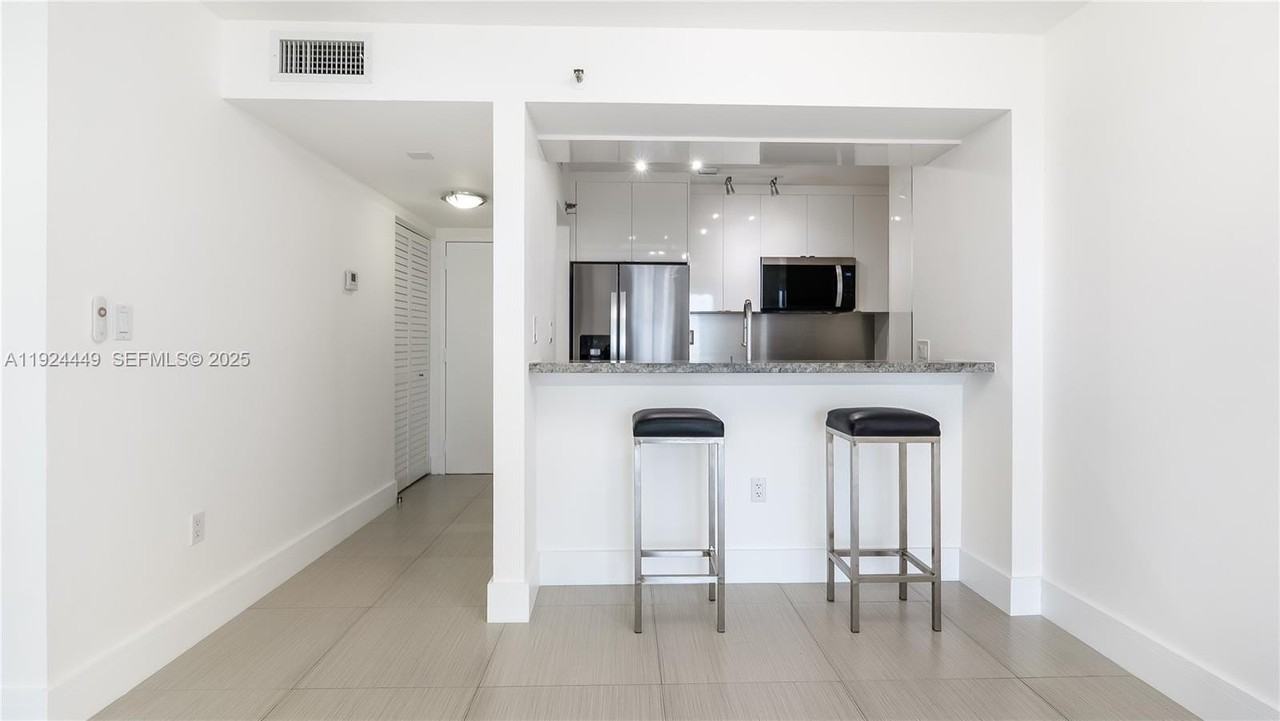 850 N Miami Ave - Photo 6 of 35