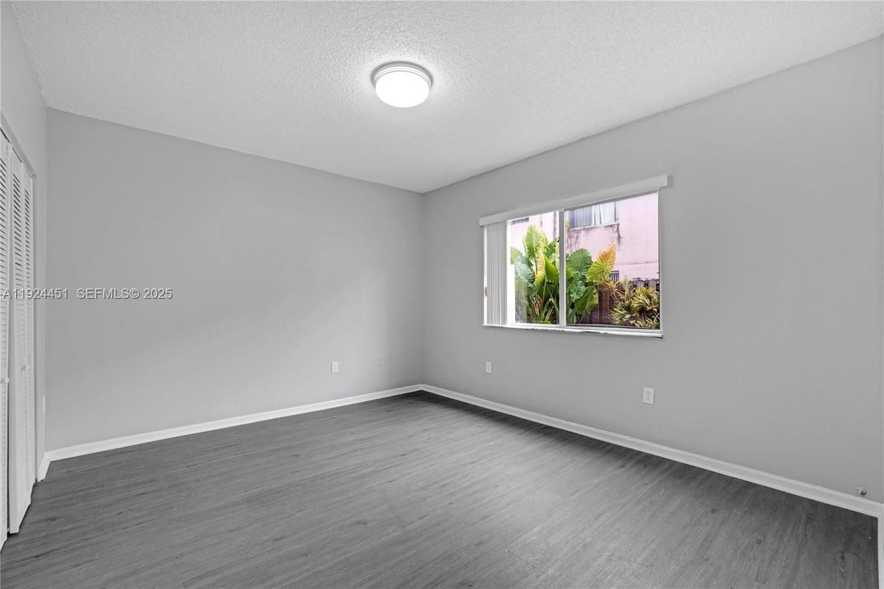 8021 Lake Dr #102 - Photo 7 of 12