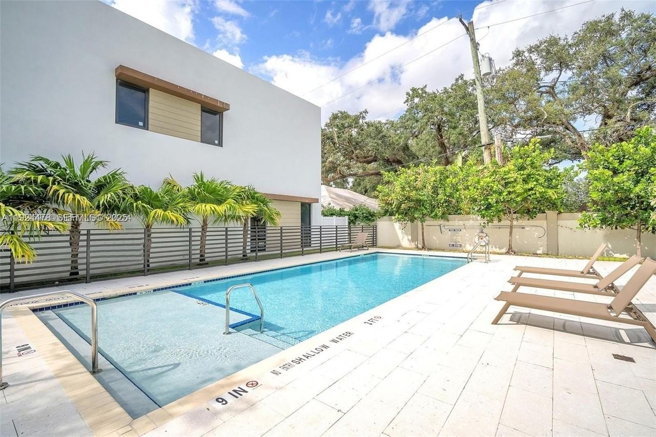 4181 N Oak Pl - Photo 4 of 27