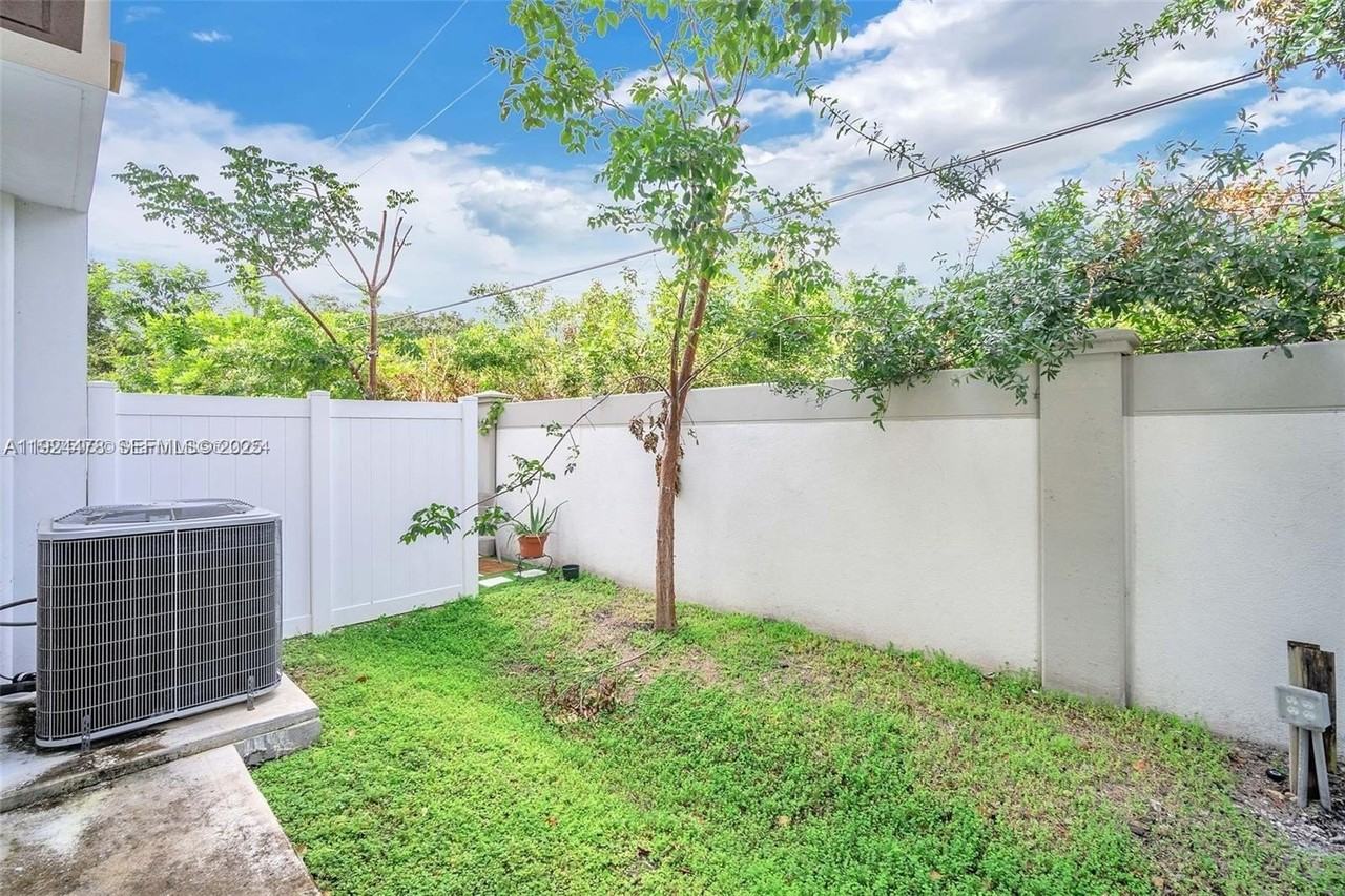 4181 N Oak Pl - Photo 5 of 27