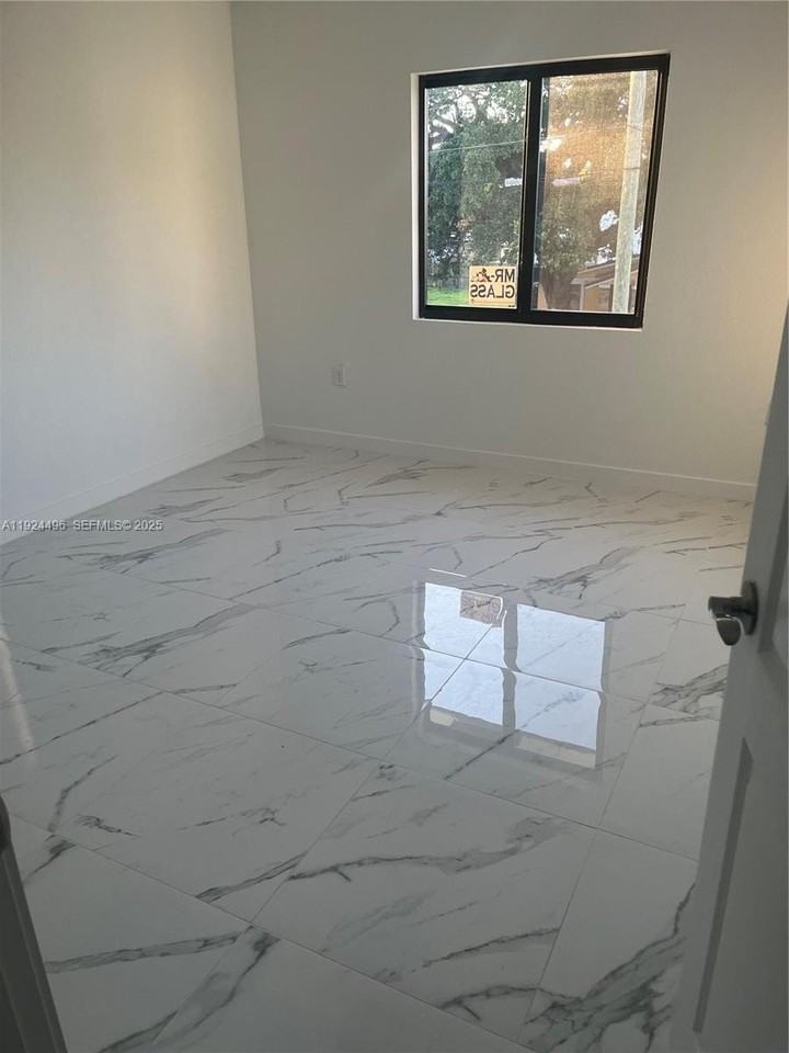 2730 Nw 44th St #2 - Photo 4 of 17