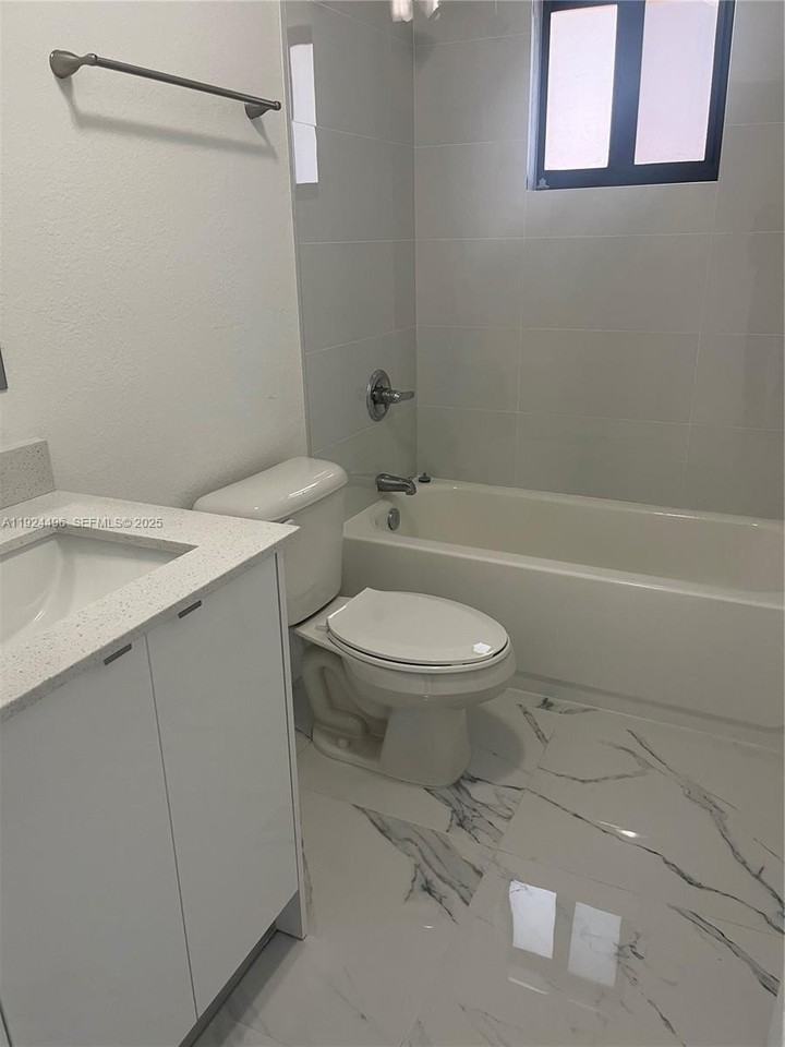 2730 Nw 44th St #2 - Photo 7 of 17