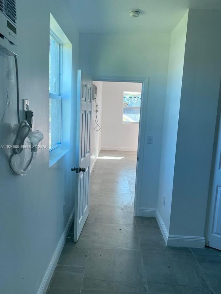 4023 Sw 19th St #A - Photo 6 of 39