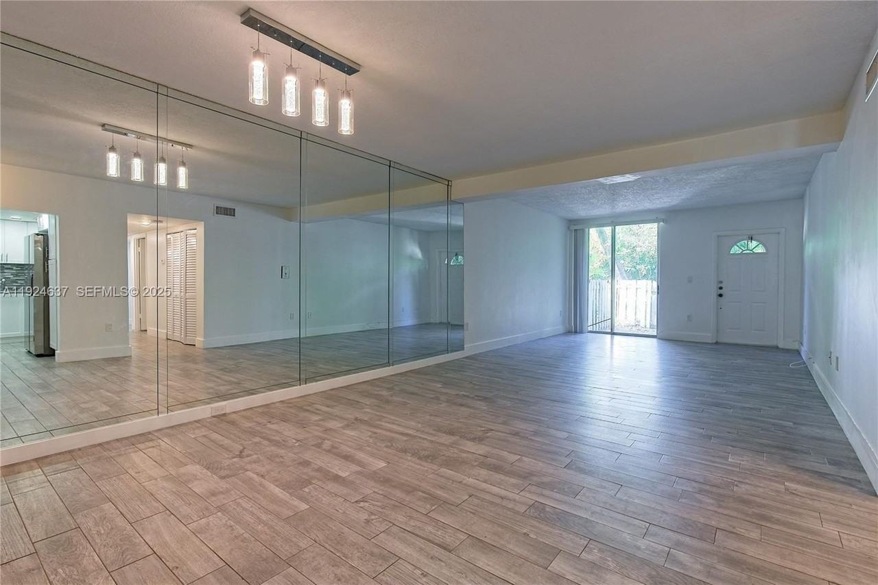 1655 Ne 115th St #7B - Photo 6 of 17