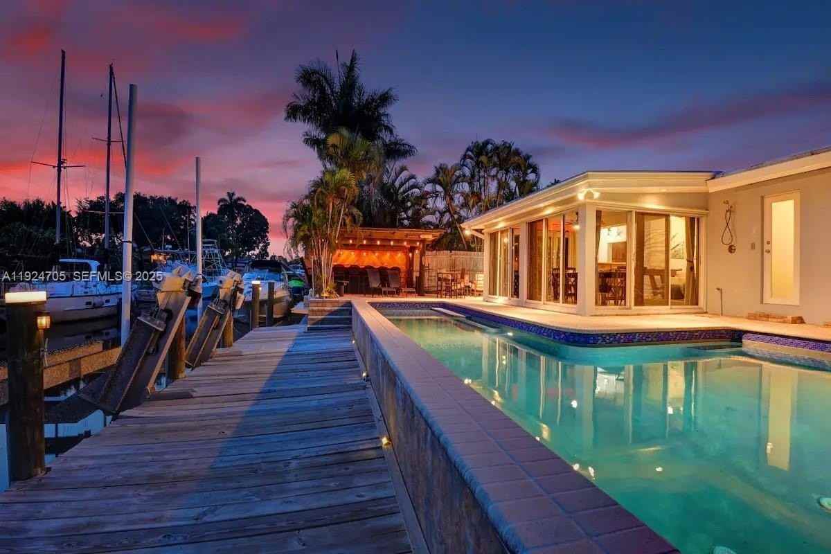 2525 Gulfstream Ln #2525 - Photo 2 of 36