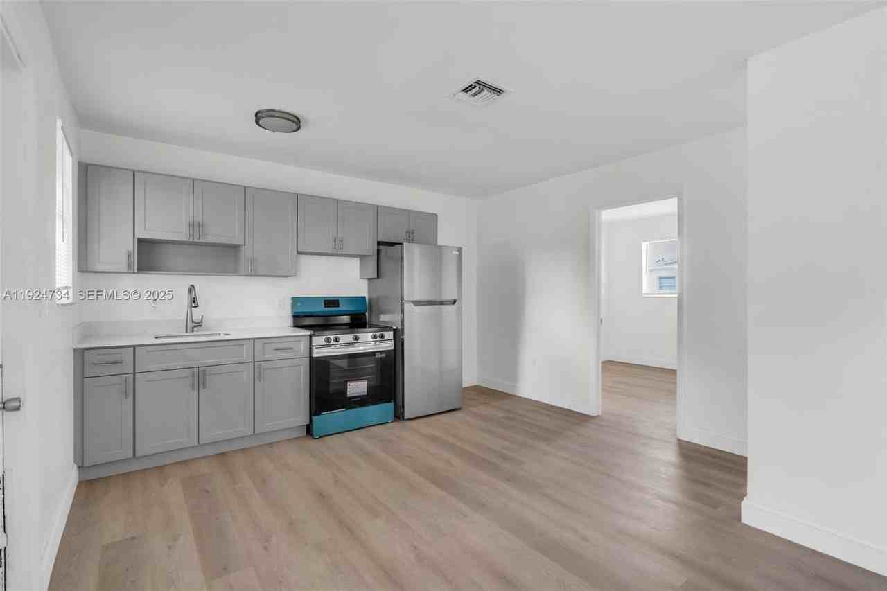 18350 Southwest 105th Avenue #1 - Photo 7 of 19