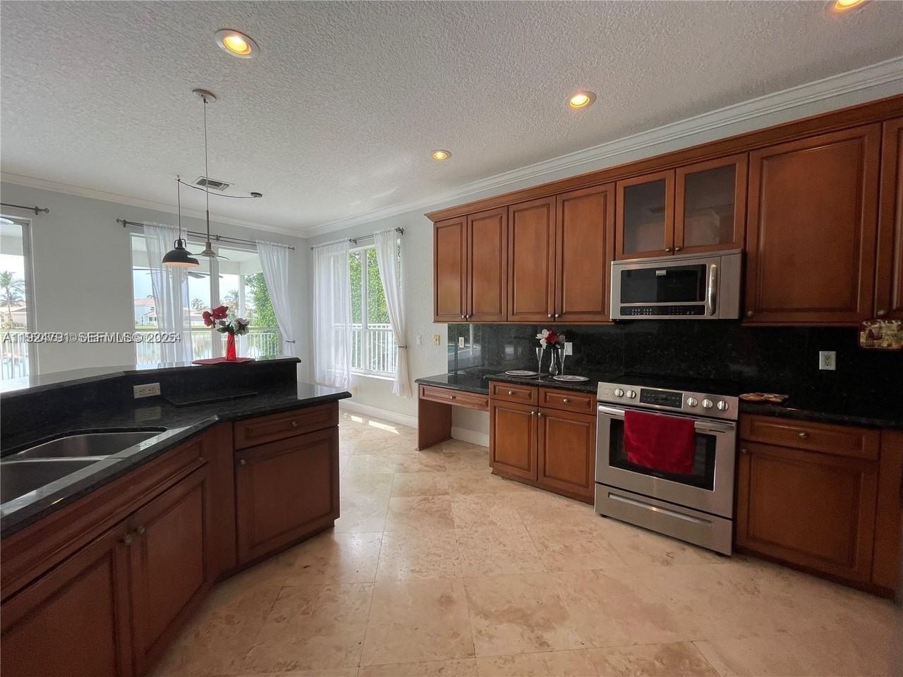 12738 Maypan Dr - Photo 7 of 17