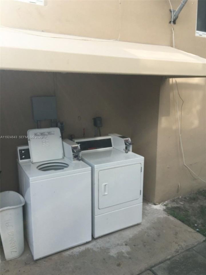 960 Biarritz Dr #0 - Photo 6 of 8