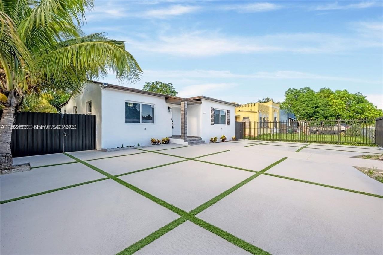 911 Sharar Ave #1 - Photo 2 of 20